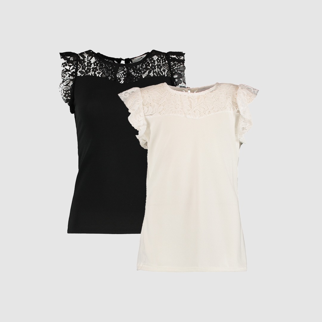 Zwei Kurzarmshirts, eines schwarz mit Spitzeneinsatz und eines weiß mit Spitzendetails.