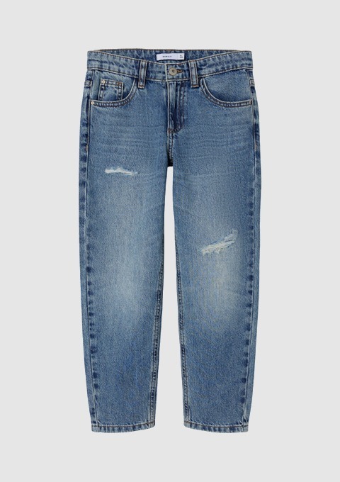 Eine blaue Jeans mit Löchern und geradem Schnitt.
