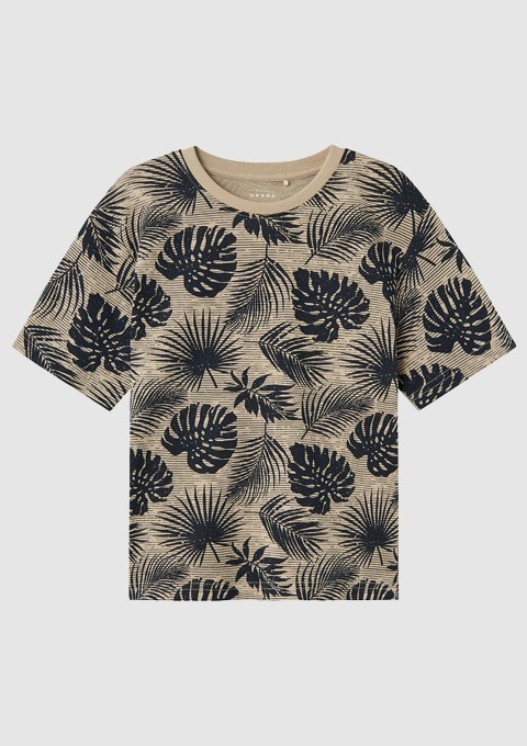 Ein beiges T-Shirt mit dunkelblauem Blattmuster.