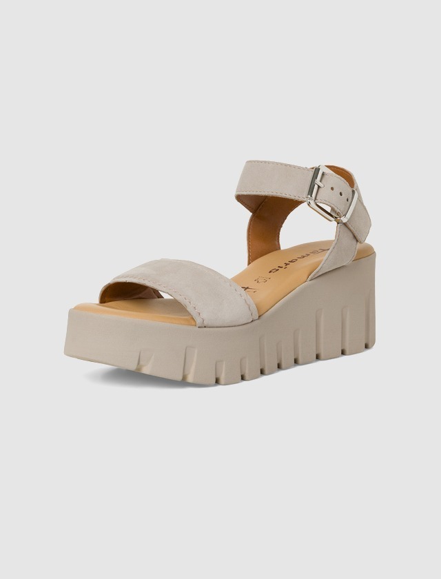 Beige Sandalen mit Plateau und Riemchen.
