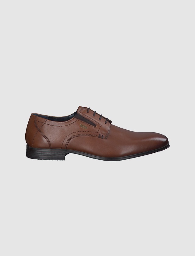 Braune Lederschuhe mit Schnürung.