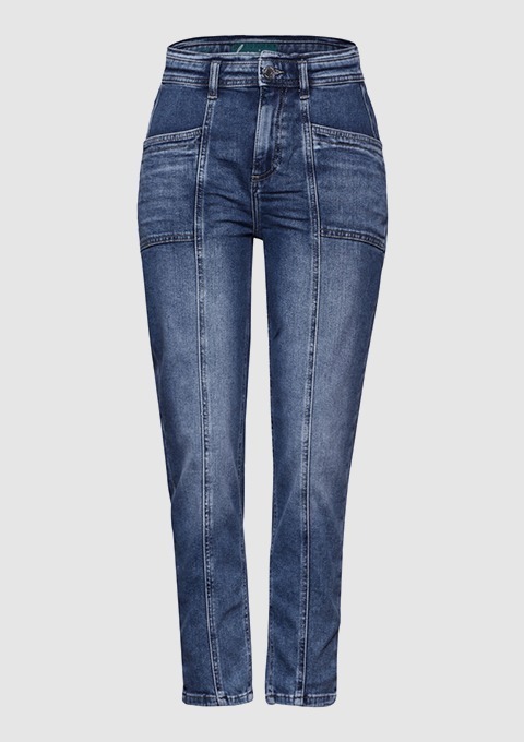 Eine dunkelblaue Jeanshose mit hohem Bund und mehreren Taschendetails. Eine dunkelblaue Jeanshose mit hohem Bund und mehreren Taschendetails.