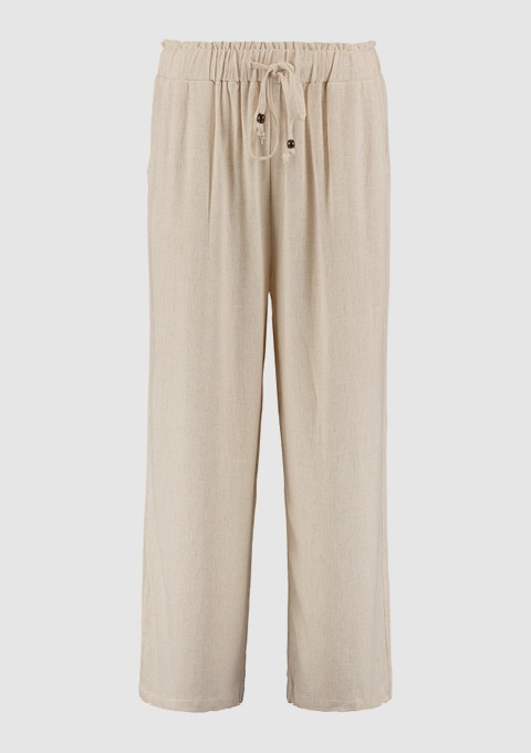 Beige, lockere Damenhose mit Gummizug und Schnürung. Beige, lockere Damenhose mit Gummizug und Schnürung.