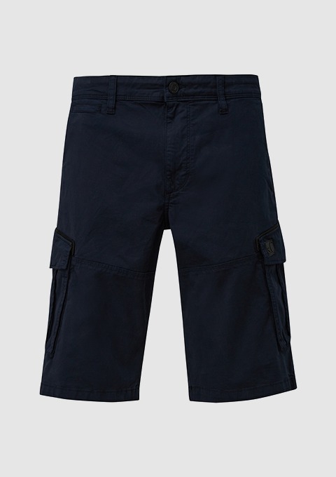 Dunkelblaue Cargo-Shorts. Dunkelblaue Cargo-Shorts.