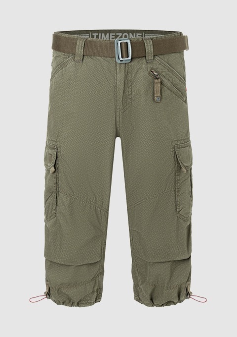 Grüne Bundhose mit kurzen Beinen, seitlichen Taschen und einem Gürtel. Grüne Bundhose mit kurzen Beinen, seitlichen Taschen und einem Gürtel.