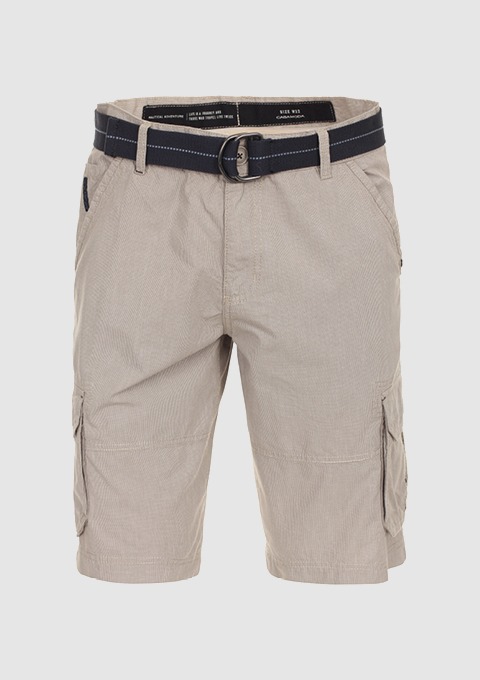 Beige Shorts mit Gürtel und seitlichen Taschen. Beige Shorts mit Gürtel und seitlichen Taschen.