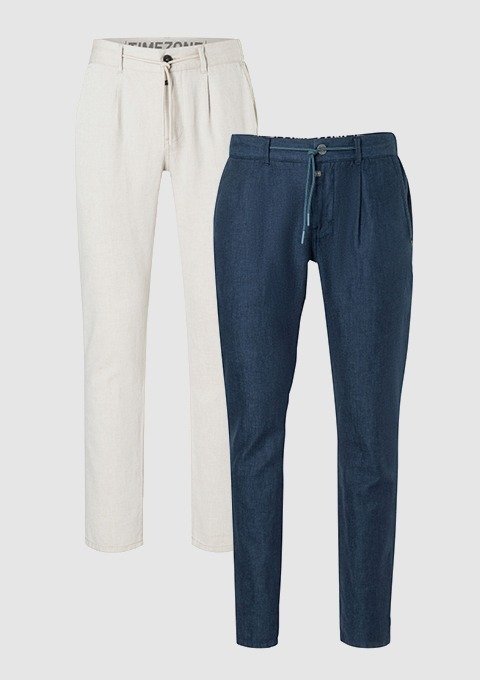 Zwei Paar Hosen, eine in beige und eine in dunkelblau. Zwei Paar Hosen, eine in beige und eine in dunkelblau.