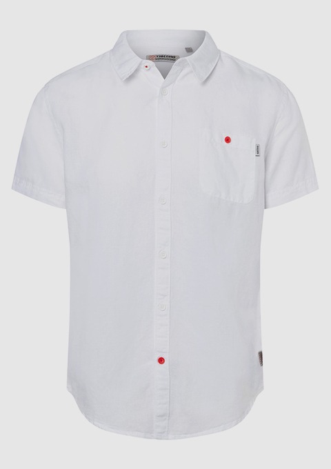 Ein weißes Kurzarmshirt mit rotem Detail am Kragen und einer Brusttasche. Ein weißes Kurzarmshirt mit rotem Detail am Kragen und einer Brusttasche.