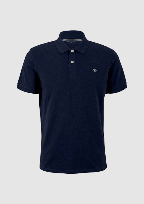 Ein dunkelblaues Poloshirt mit kurzen Ärmeln und einem Kragen.