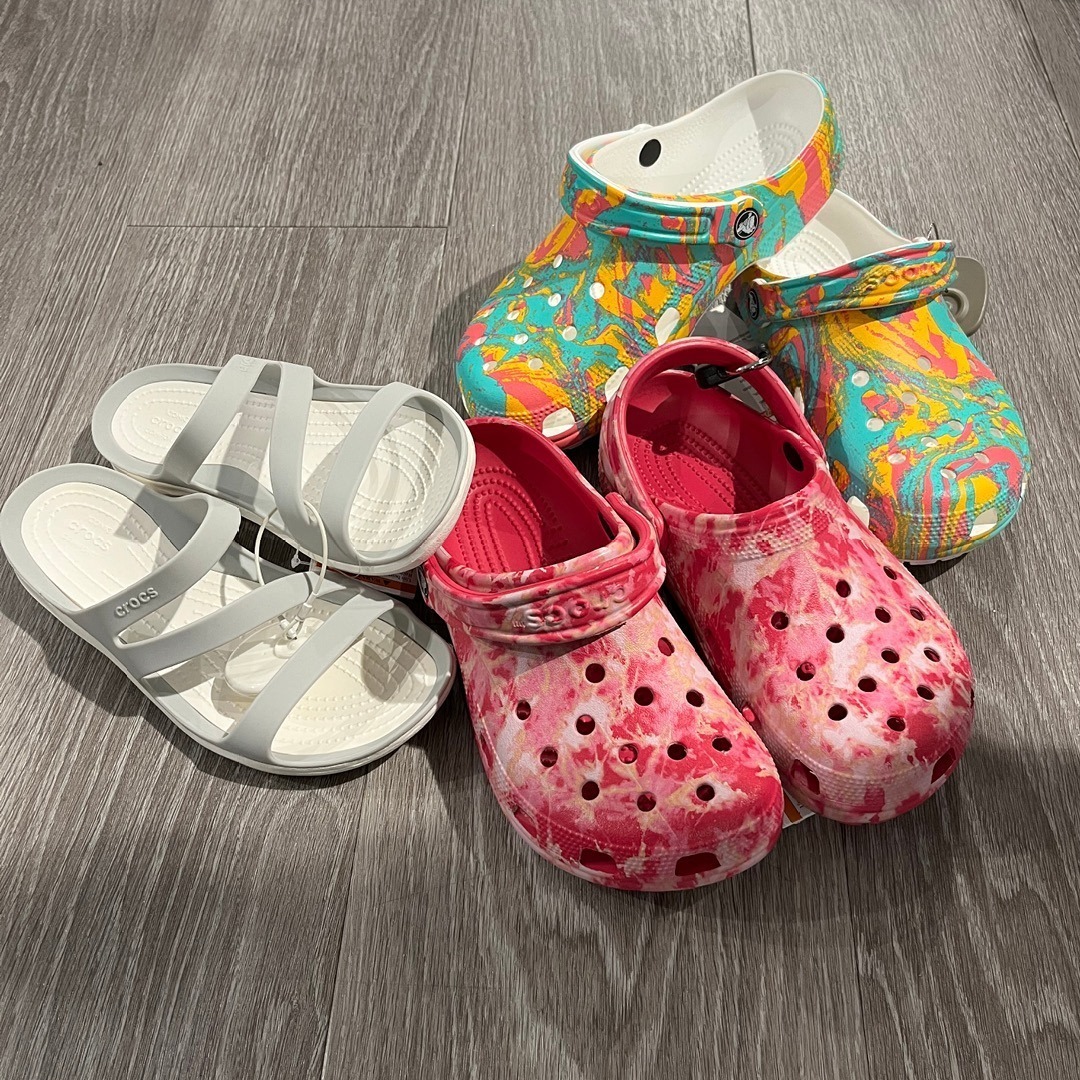 Eine Ansammlung von Schuhen