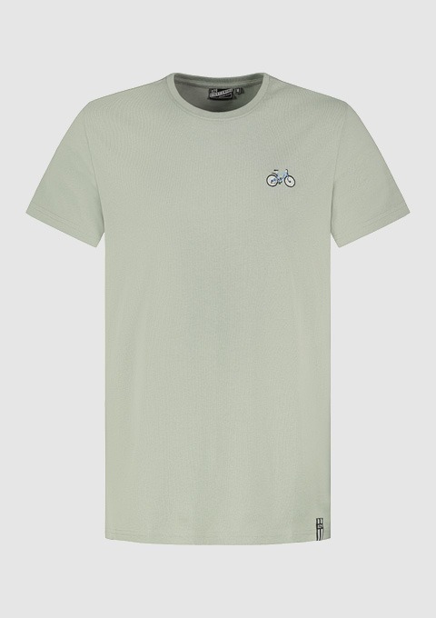 Ein hellgrünes T-Shirt mit einem kleinen Fahrrad-Stickmotiv.