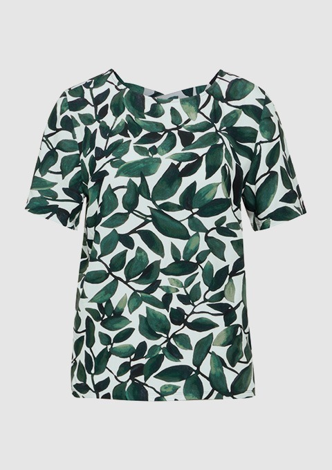 Ein T-Shirt mit grünem Blattmuster.
