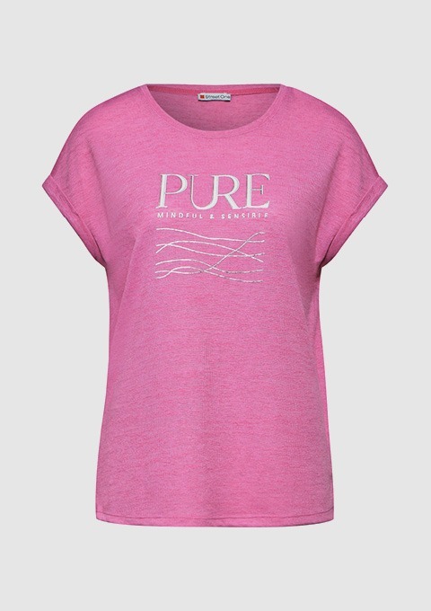 Ein pinkes T-Shirt mit dem aufgedruckten Text "PURE MINDFUL & SENSITR".