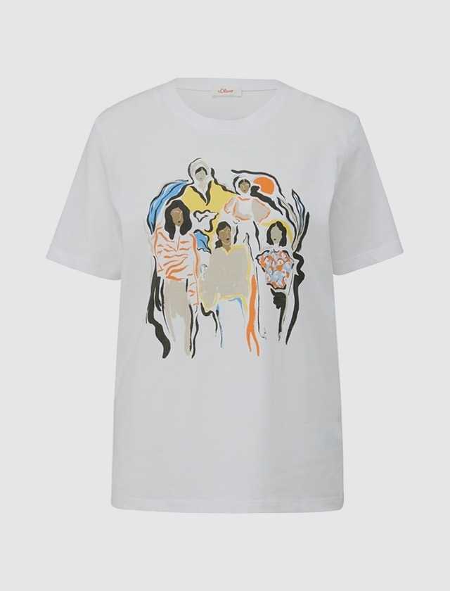 Ein weißes T-Shirt mit buntem, künstlerischem Druck von sechs Personen in verschiedenen Posen.