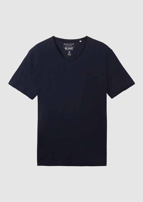 Ein schwarzes T-Shirt mit V-Ausschnitt. Ein schwarzes T-Shirt mit V-Ausschnitt.
