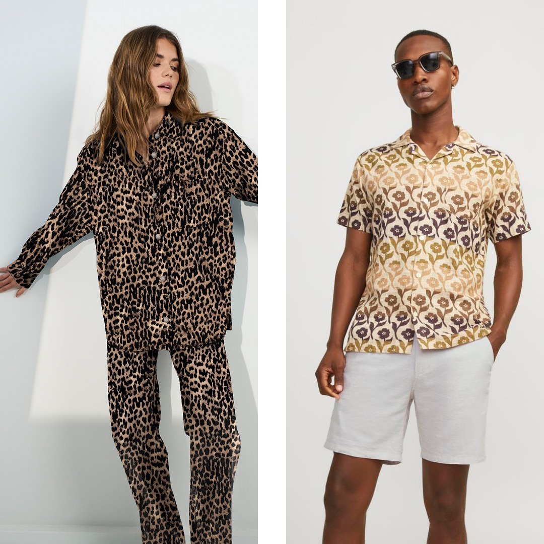 Eine Frau in einem Leopardenmuster-Pyjama links und ein Mann in einem blumenmuster Hemd rechts.