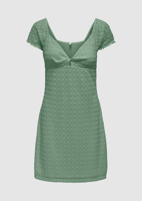 Ein grünes Kleid mit kurzem Schnitt und spitzen Ärmelchen.