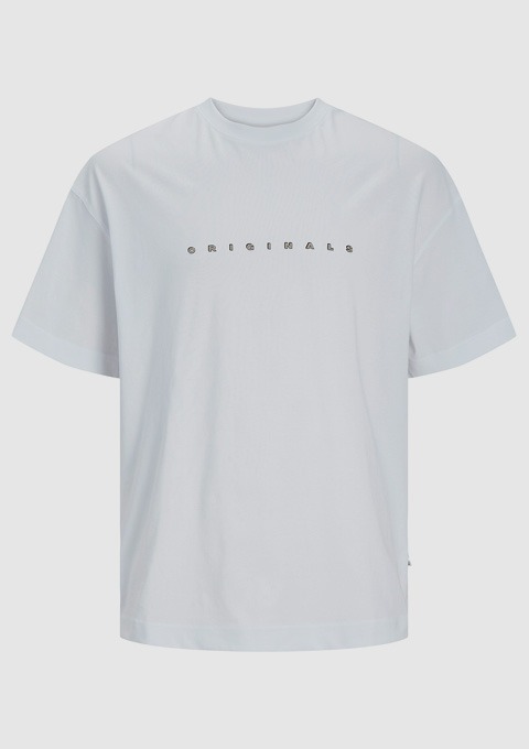 Ein weißes T-Shirt mit dem Aufdruck „ORIGINALS“ auf der Vorderseite. Ein weißes T-Shirt mit dem Aufdruck "ORIGINALS" auf der Vorderseite.
