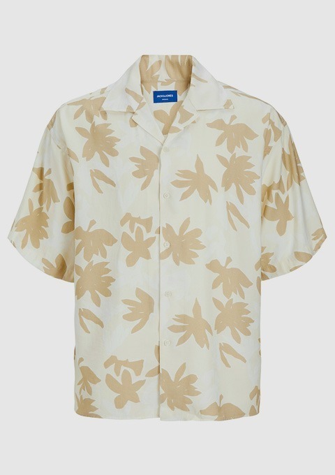 Ein kurzärmliges, floral gemustertes Hemd in beige und cremefarben. Ein kurzärmliges, floral gemustertes Hemd in beige und cremefarben.