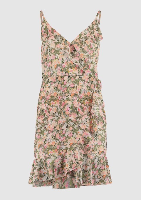Ein blumiges Kleid mit Spaghettiträgern und Volant-Saum.