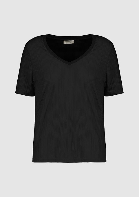 Schwarzes T-Shirt mit V-Ausschnitt und kurzen Ärmeln. Schwarzes T-Shirt mit V-Ausschnitt und kurzen Ärmeln.