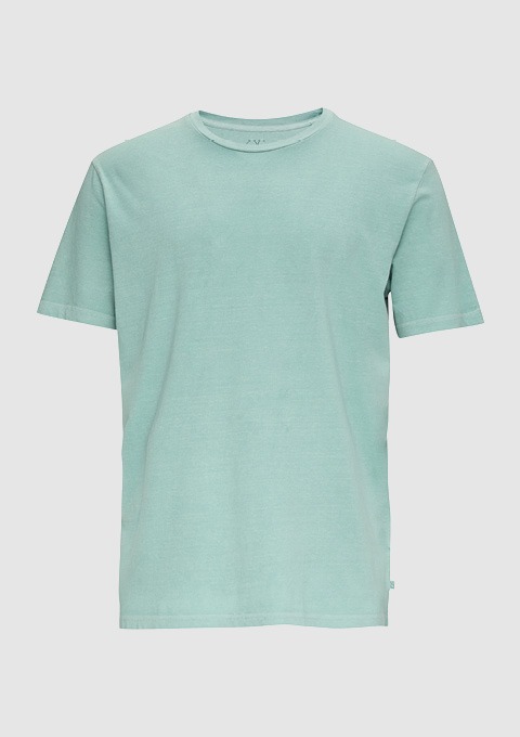Ein mintgrünes T-Shirt ohne Muster. Ein mintgrünes T-Shirt ohne Muster.