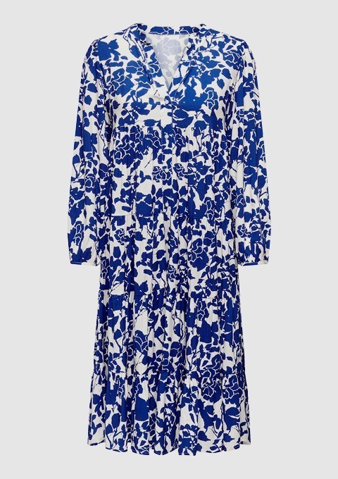 Ein langärmliges Kleid mit blau-weißen Blumenmustern. Ein langärmliges Kleid mit blau-weißen Blumenmustern.