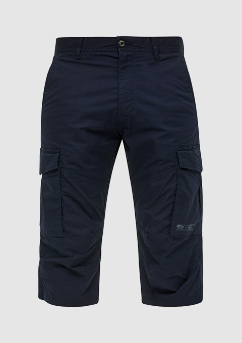 Kurze, dunkelblaue Cargo-Hose mit Seitentaschen.