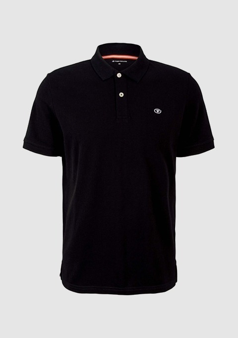 Schwarzes Polo-Shirt mit kurzem Arm und Kragen.