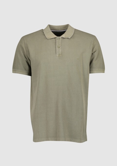Ein grünes Polo-Shirt mit kurzen Ärmeln und drei Knöpfen.