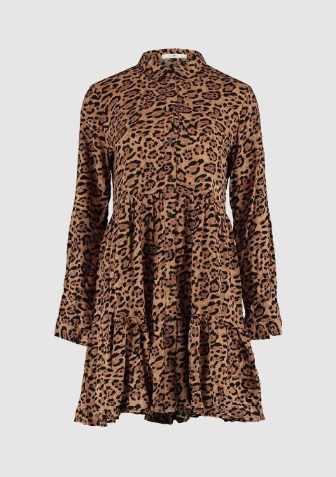 Ein leopardgemustertes Kleid mit langen Ärmeln und Knopfleiste.