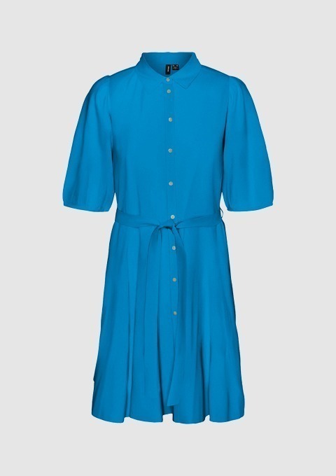 Ein blaues Kleid mit kurzen Puffärmeln und Bindegürtel.