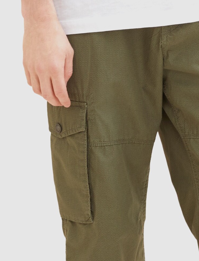 Olivgrünen Cargo-Hose. Olivgrünen Cargo-Hose.