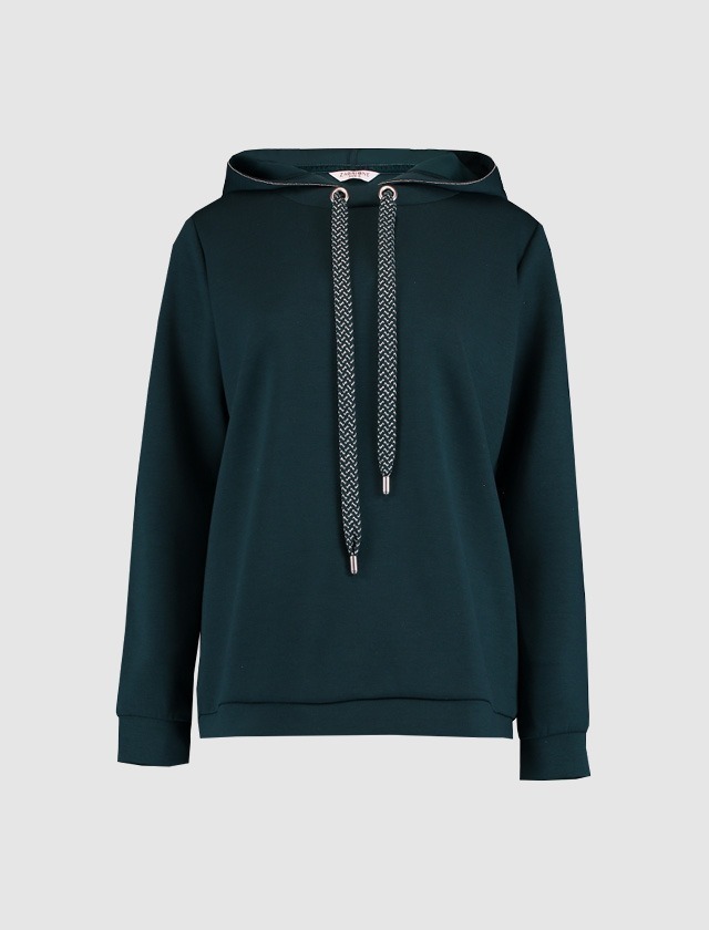 Ein grüner Hoodie mit Kapuze und geflochtenen Schnüren. Ein grüner Hoodie mit Kapuze und geflochtenen Schnüren.