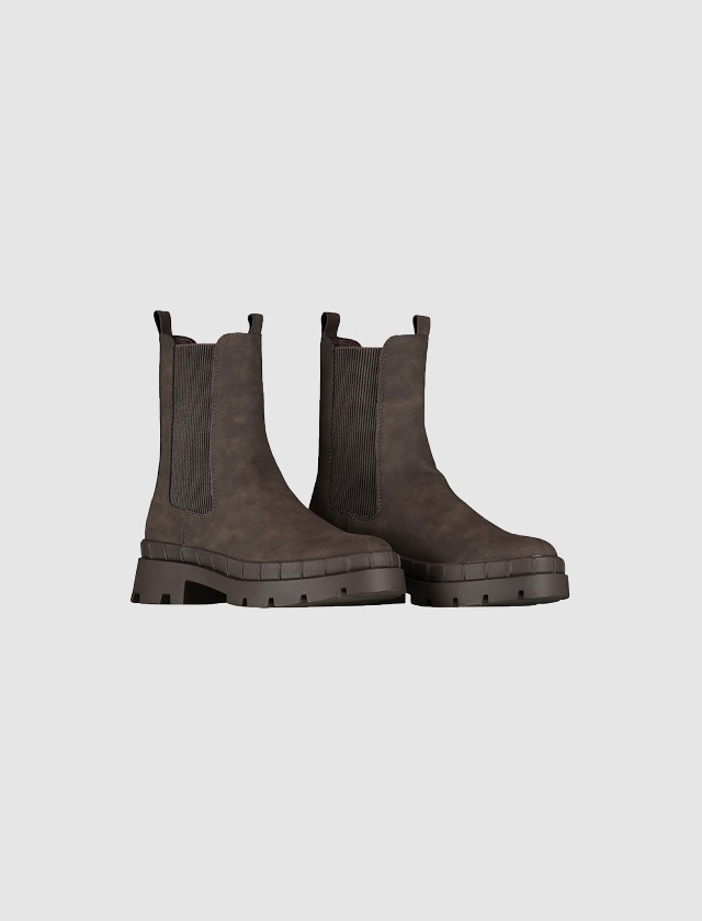 Ein Paar braune Stiefel mit Elastikeinsätzen. Ein Paar braune Stiefel mit Elastikeinsätzen.