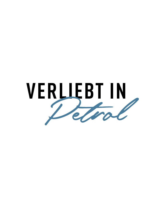 Weißes Schild „Verliebt in Petrol“ Weißes Schild "Verliebt in Petrol"