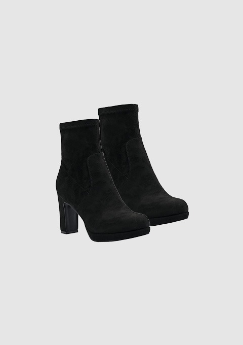 Schwarze, elegante Stiefeletten mit Absatz. Schwarze, elegante Stiefeletten mit Absatz.