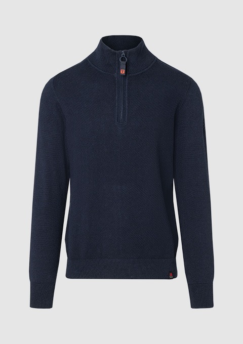 Dunkelblauer Pullover mit Stehkragen und halbem Reißverschluss. Dunkelblauer Pullover mit Stehkragen und halbem Reißverschluss.
