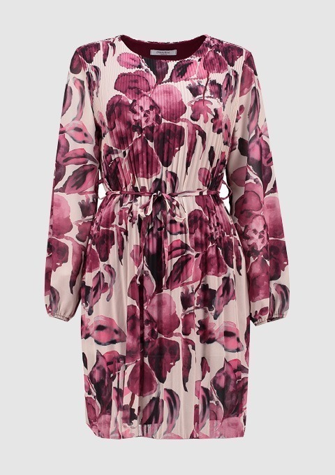 Ein blumiges Kleid in Rosa- und Violetttönen mit langen Ärmeln und Taillenzug. Ein blumiges Kleid in Rosa- und Violetttönen mit langen Ärmeln und Taillenzug.