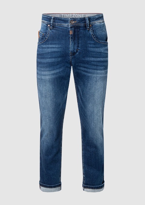 Jeans in dunkelblau mit umgeschlagenem Saum. Jeans in dunkelblau mit umgeschlagenem Saum.