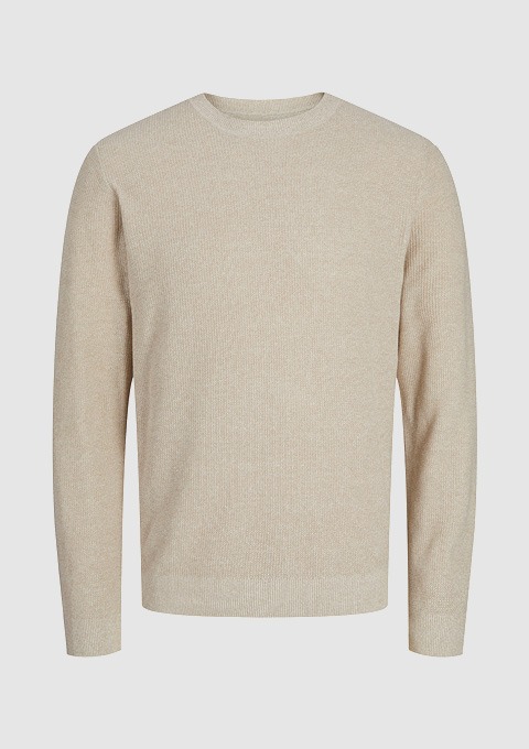Beiger Pullover mit rundem Ausschnitt und langen Ärmeln.