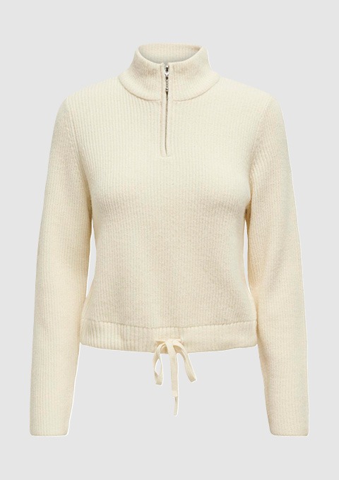 Ein cremefarbener Pullover mit Stehkragen und Reißverschluss. Ein cremefarbener Pullover mit Stehkragen und Reißverschluss.