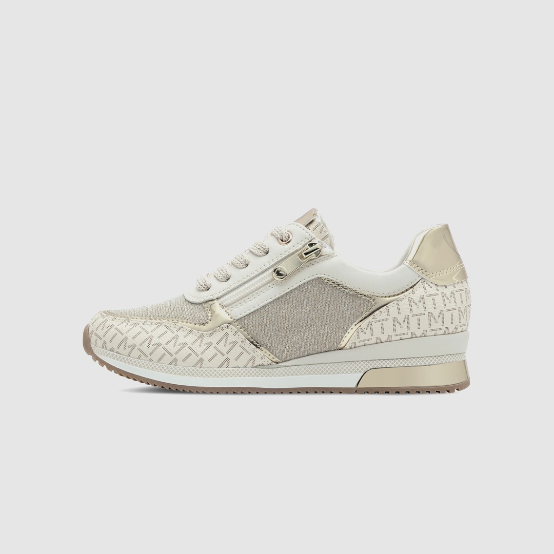 Beige Sneakers mit glänzenden Akzenten und einem modernen Design.