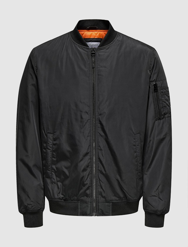 Schwarze Bomberjacke mit orangefarbenem Innenfutter und Reißverschluss. Schwarze Bomberjacke mit orangefarbenem Innenfutter und Reißverschluss.