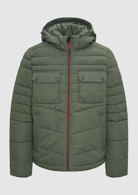 Eine grüne, gepolsterte Jacke mit Kapuze und zwei Brusttaschen. Eine grüne, gepolsterte Jacke mit Kapuze und zwei Brusttaschen.