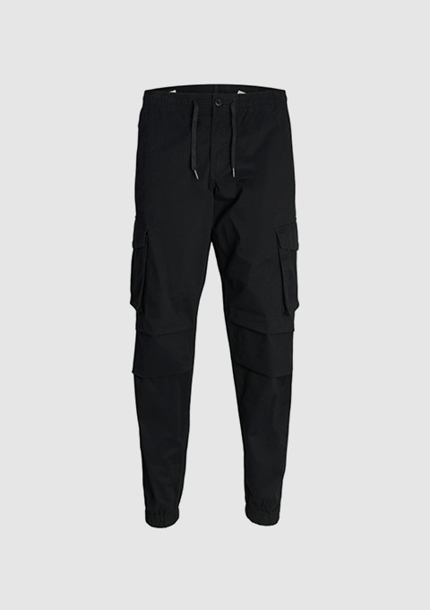Schwarze Cargo-Hosen mit seitlichen Taschen und elastischem Bund.