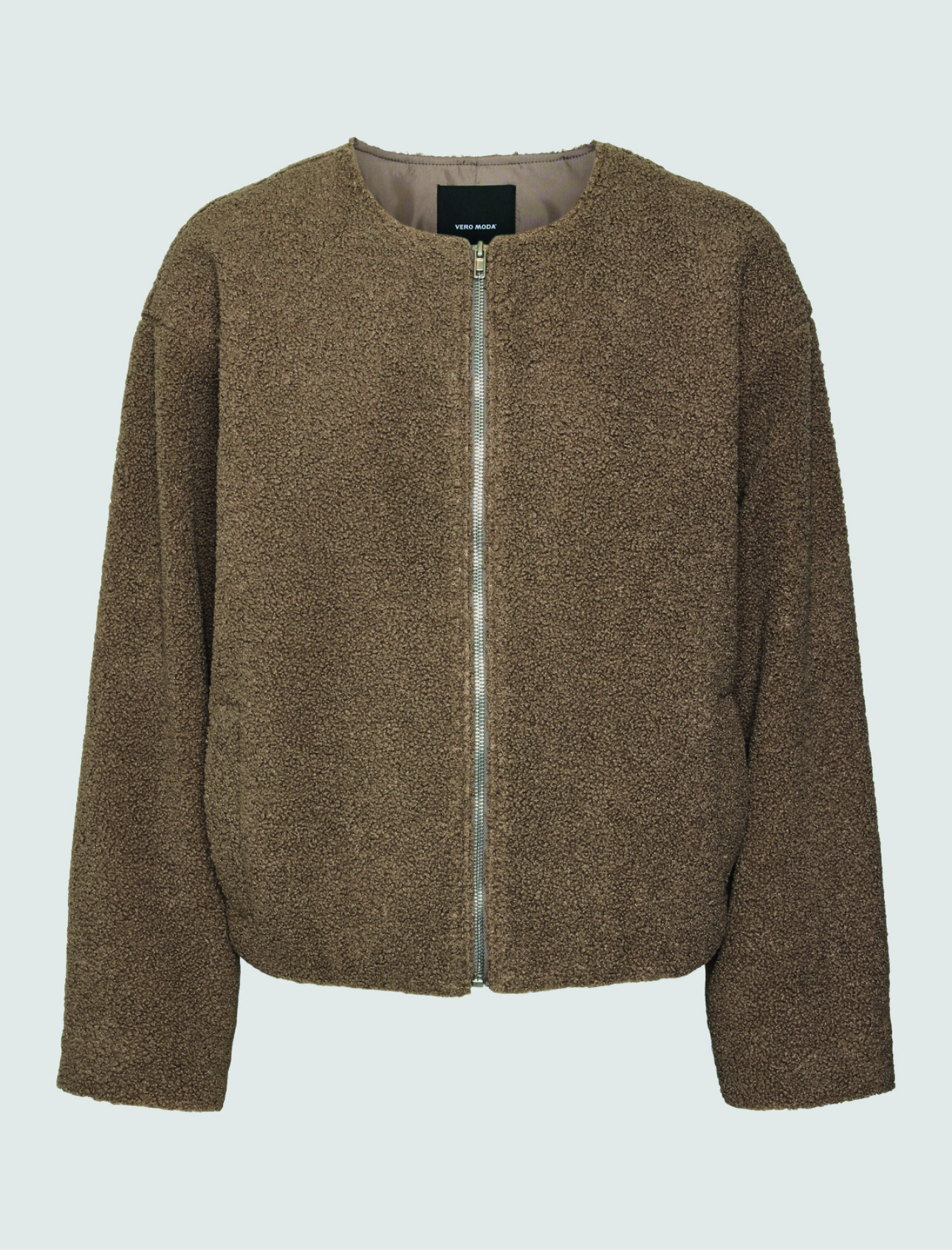 Eine braune, flauschige Jacke mit ReiĂverschluss und Rundhalsausschnitt. Eine braune, flauschige Jacke mit ReiĂverschluss und Rundhalsausschnitt.
