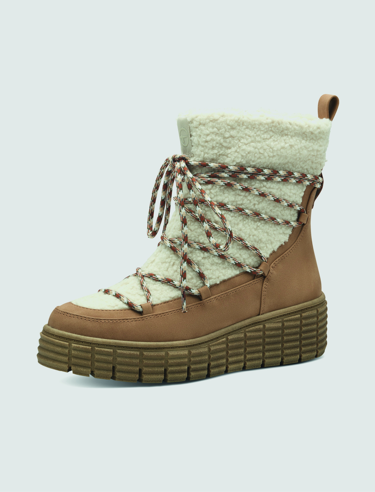 Ein brauner Winterstiefel mit gefĂŒtterter Sohle und dekorativen SchnĂŒrsenkeln. Ein brauner Winterstiefel mit gefĂŒtterter Sohle und dekorativen SchnĂŒrsenkeln.