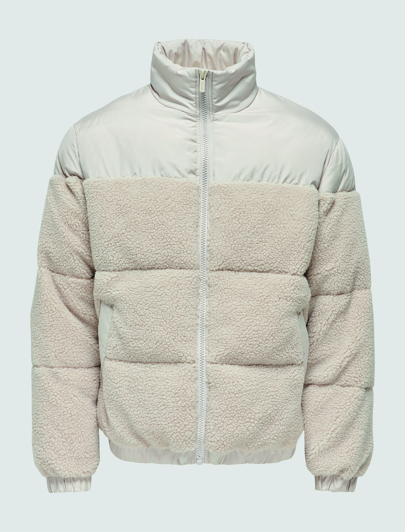 Beige Puffer Jacke mit Teddy. Beige Puffer Jacke mit Teddy.