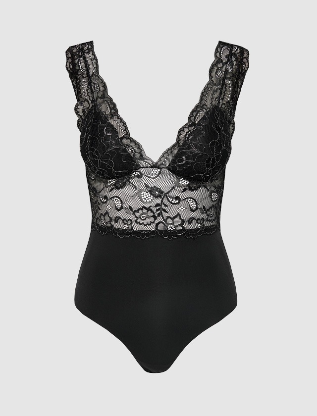 Ein schwarzes Body mit Spitzenoberteil und breiten Trägern. Ein schwarzes Body mit Spitzenoberteil und breiten Trägern.